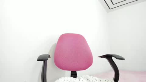 Annie  online show from February 2025 09:22:01 PM