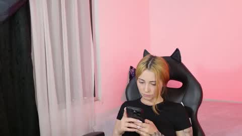 Annie online show from May 2026 02:07:02 AM
