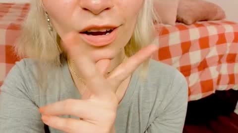 annietinky online show from September 2025 02:35:01 AM