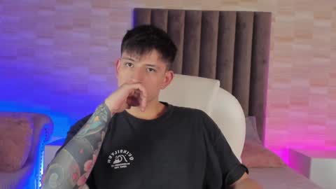 Annie  Alex online show from December 2024 01:08:02 PM