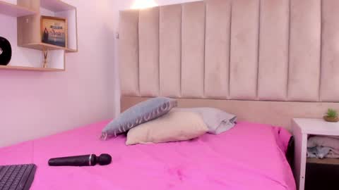 Snapshot of anniie_queen chatting on December 2024 08:56:01 AM Annie Queen online show from December 2024 08:56:01 AM