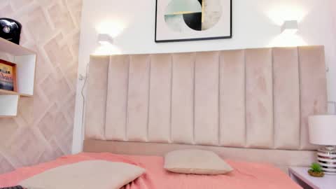 Annie Queen online show from November 2025 03:54:01 AM