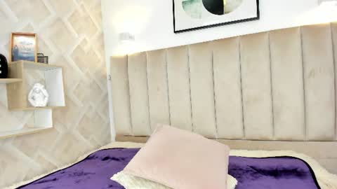 Annie Queen online show from July 2026 04:18:02 AM