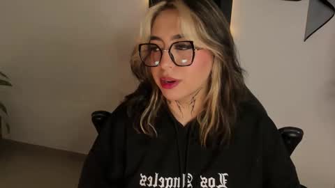 Annika online show from February 2026 10:19:01 PM