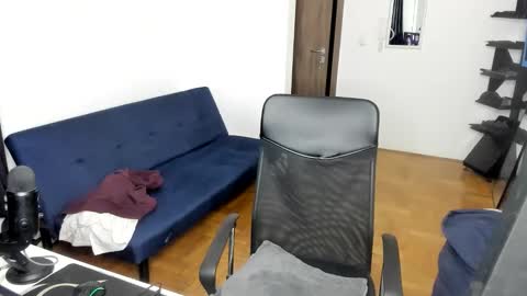    online show from October 2025 03:01:01 PM