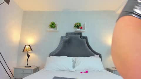 Anntonia Woods  online show from December 2024 01:13:02 PM