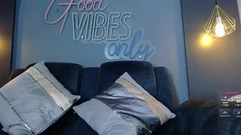 anny_loves online show from April 2026 04:35:02 PM