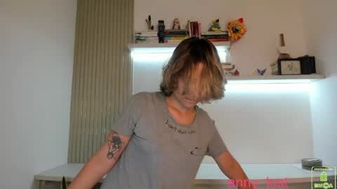 Issabela online show from May 2026 09:33:02 PM