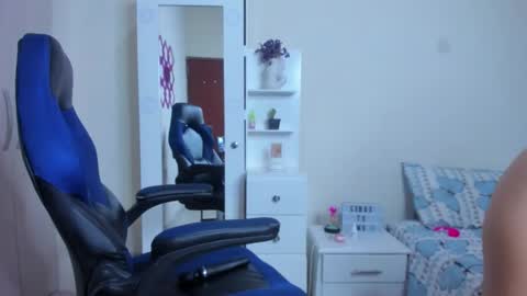 Snapshot of anny_vittar chatting on November 2025 04:12:01 AM Valeria online show from November 2025 04:12:01 AM