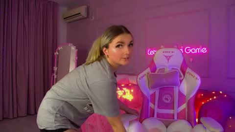 Snapshot of annyraii chatting on December 2025 06:48:01 PM annyraii online show from December 2025 06:48:01 PM