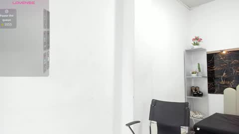 Anny online show from October 2025 07:36:02 PM