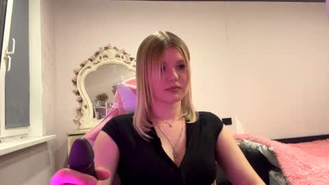 annyvibess online show from May 2026 07:10:02 PM