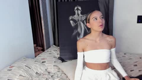 anotella_aa online show from May 2026 11:45:02 PM