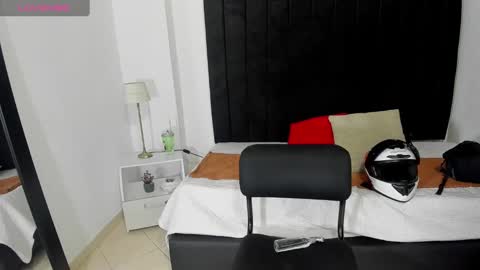 Snapshot of anthoy_wayans chatting on December 2024 03:02:02 AM online show from December 2024 03:02:02 AM