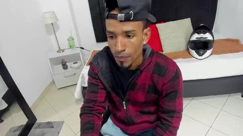 Snapshot of anthoy_wayans chatting on December 2024 01:04:01 AM online show from December 2024 01:04:01 AM