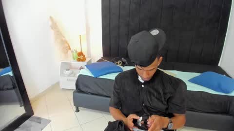 Snapshot of anthoy_wayans chatting on February 2025 12:37:01 AM online show from February 2025 12:37:01 AM