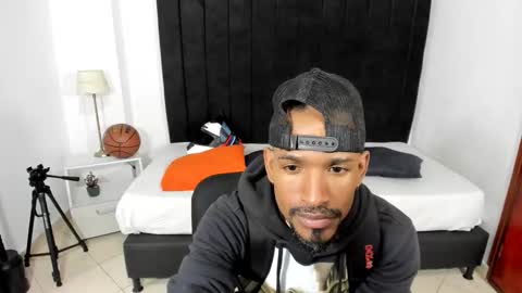 Snapshot of anthoy_wayans chatting on October 2025 01:00:02 AM online show from October 2025 01:00:02 AM