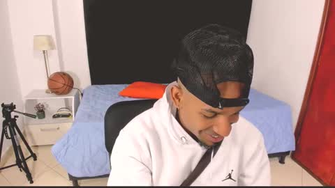 Snapshot of anthoy_wayans chatting on October 2025 12:32:01 AM online show from October 2025 12:32:01 AM