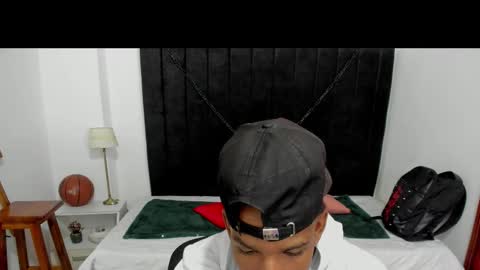 Snapshot of anthoy_wayans chatting on October 2025 12:55:02 AM online show from October 2025 12:55:02 AM