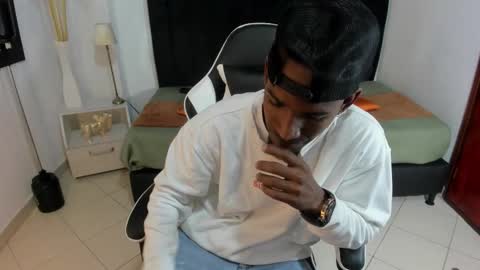 Snapshot of anthoy_wayans chatting on November 2025 12:44:01 AM online show from November 2025 12:44:01 AM