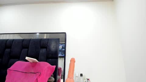 Snapshot of antonela_nerii chatting on April 2026 05:18:01 PM antonela_nerii online show from April 2026 05:18:01 PM