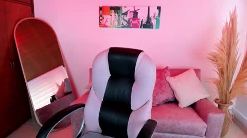 Snapshot of antonela_vargas chatting on November 2025 12:15:02 PM Anto online show from November 2025 12:15:02 PM