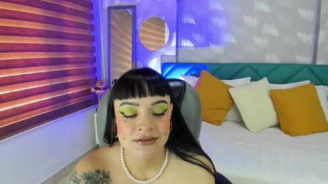 Snapshot of antonela_vargas chatting on November 2025 12:08:02 PM Anto online show from November 2025 12:08:02 PM