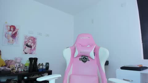 Snapshot of antonella_28_ chatting on October 2025 11:59:01 PM Antonella online show from October 2025 11:59:01 PM