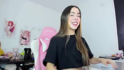 Snapshot of antonella_28_ chatting on October 2025 08:57:01 PM Antonella online show from October 2025 08:57:01 PM