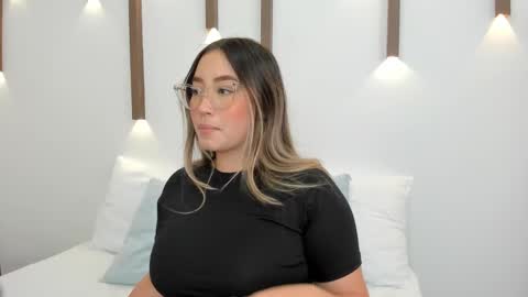 A N T O N E L L A  online show from January 2025 03:13:02 PM