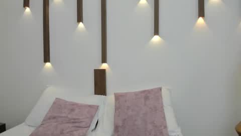 A N T O N E L L A  online show from February 2025 03:32:01 PM