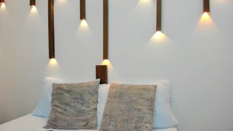 A N T O N E L L A  online show from February 2025 01:38:02 PM