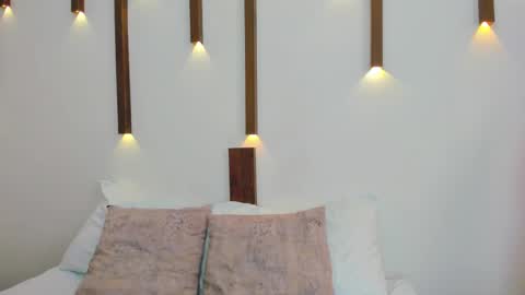 A N T O N E L L A  online show from March 2025 03:15:02 PM