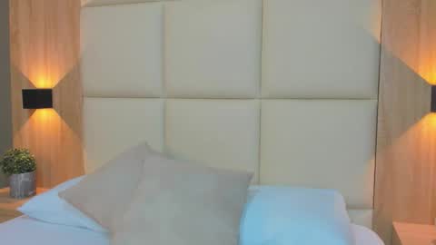 A N T O N E L L A  online show from November 2025 12:26:01 PM