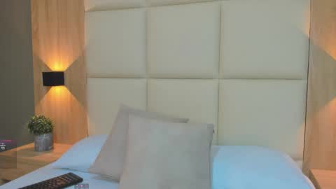 A N T O N E L L A  online show from November 2025 12:17:01 PM