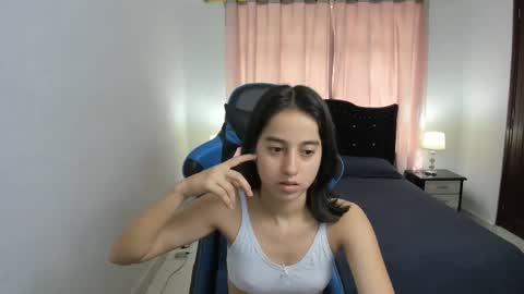 Snapshot of antonella_heinz_ chatting on November 2025 05:58:02 PM Antonella online show from November 2025 05:58:02 PM