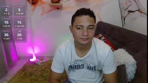 Snapshot of antonella_n_brian chatting on October 2025 06:42:01 PM Antonella y Brian online show from October 2025 06:42:01 PM