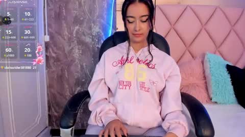 Snapshot of antonellaqueeen chatting on February 2025 02:25:01 PM ANTONELLE online show from February 2025 02:25:01 PM