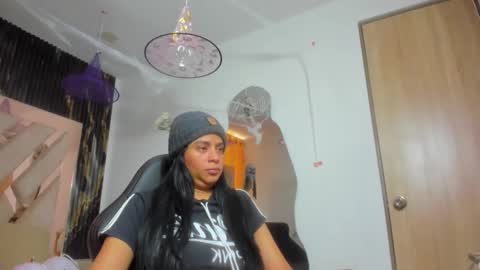 AntonellaTawer online show from October 2025 07:04:02 PM