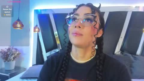 A N T O N E L L E  online show from November 2025 11:31:02 AM