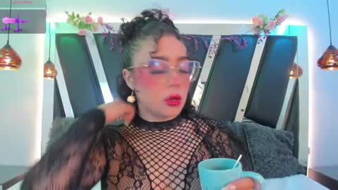 A N T O N E L L E  online show from May 2026 08:41:01 AM