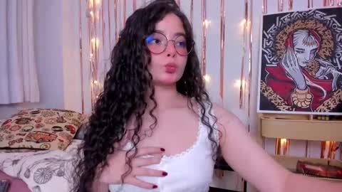 Snapshot of antoniart_ chatting on January 2025 12:46:01 AM Antonia online show from January 2025 12:46:01 AM