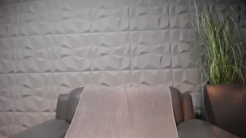 HI My name is Antonio online show from February 2025 12:20:01 AM