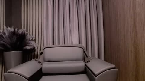 HI My name is Antonio online show from December 2025 07:42:02 PM