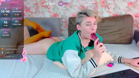 Snapshot of antonylewis chatting on January 2025 09:35:01 AM YummyTony online show from January 2025 09:35:01 AM