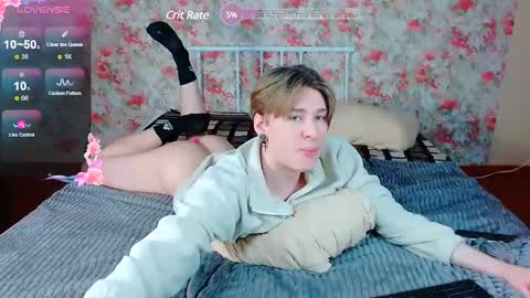 Snapshot of antonylewis chatting on March 2025 08:01:02 PM YummyTony online show from March 2025 08:01:02 PM