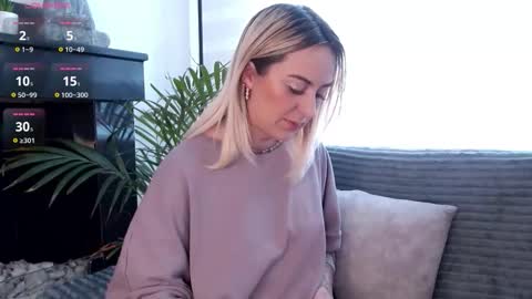 Antonia online show from October 2025 04:37:01 PM