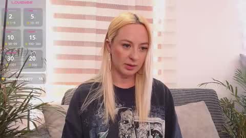 Antonia online show from February 2026 07:03:02 PM