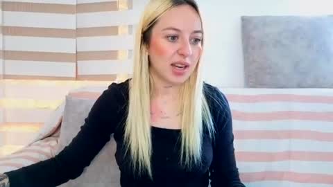 Antonia online show from June 2026 07:15:01 PM