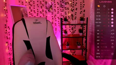 Snapshot of anyataylorr chatting on April 2026 02:17:01 AM Anya online show from April 2026 02:17:01 AM